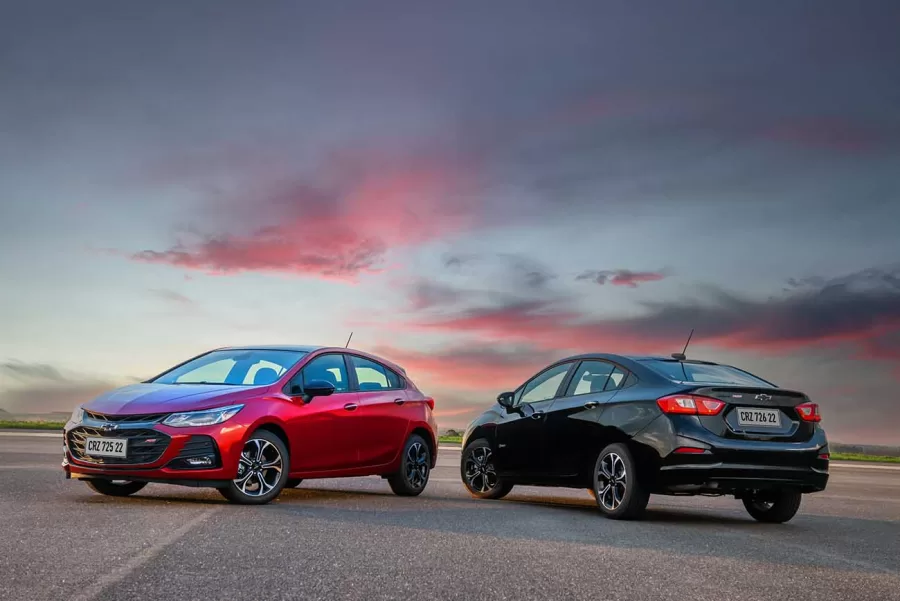 Com a saída do Cruze e do Cruze Sport6, o mercado brasileiro de sedãs e hatchbacks médios encolhe ainda mais, restando poucas opções abaixo de R$ 200 mil no país.