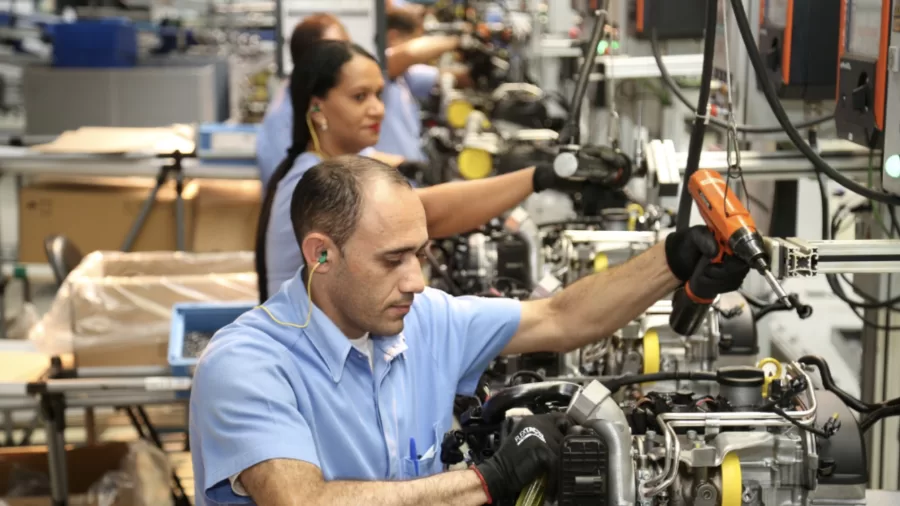 Parte do investimento será destinada ao desenvolvimento de dois novos veículos na fábrica de São Bernardo do Campo. Em Taubaté, um automóvel totalmente brasileiro será produzido, enquanto São Carlos terá um motor híbrido inovador.