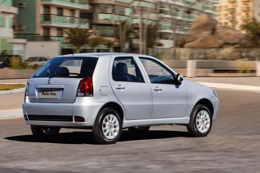 Fiat Palio, Hyundai HB20 e Chevrolet Onix lideram a lista dos usados mais buscados de até R$ 60 mil em 2024. Esses modelos são populares devido ao seu custo-benefício e manutenção acessível.