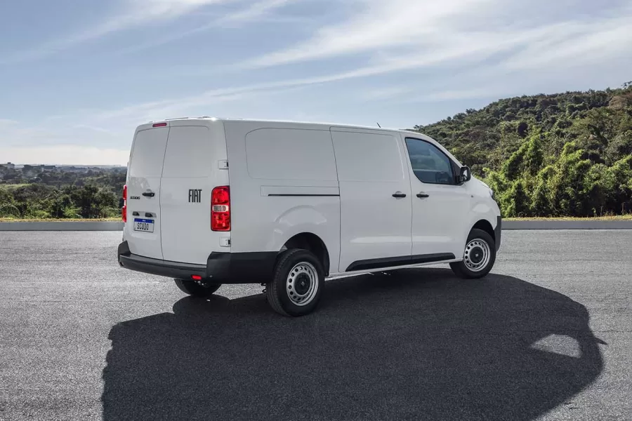 Disponível nas versões Cargo e Multi, o Fiat Scudo 2025 tem preço inicial de R$ 211.990 e oferece garantia de três anos, com foco em versatilidade e praticidade para diversos tipos de negócios.