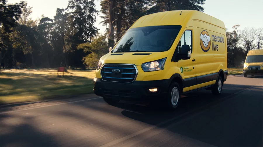 Ford E-Transit assume liderança entre veículos comerciais elétricos no Brasil