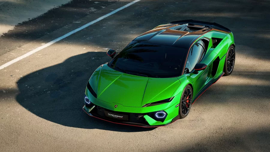 O Lamborghini Temerario chega para substituir o Huracán, apresentando um motor V8 híbrido com 907 cv. A transição marca a evolução da marca em direção à eletrificação sem comprometer o desempenho.