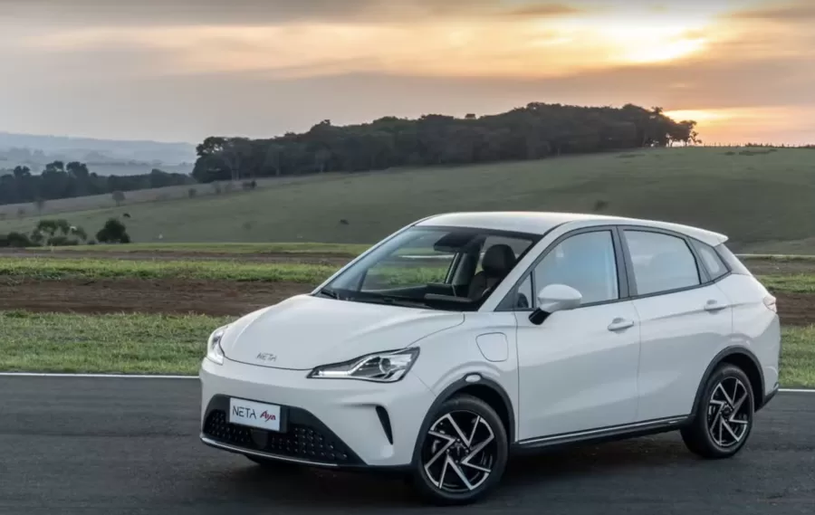 A Neta anunciou três modelos elétricos no Brasil durante o Festival Interlagos. O hatchback Aya, o SUV médio X e o esportivo GT começarão a ser vendidos em setembro de 2024.