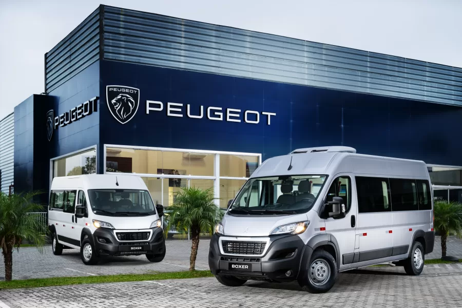 Peugeot Boxer Minibus 2024: Conectividade e Versatilidade para Frotistas