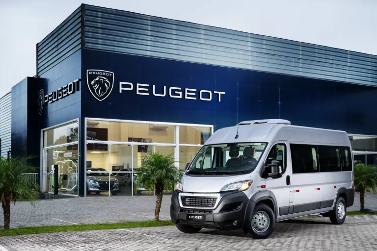 Peugeot Boxer Minibus 2024: Conectividade e Versatilidade para Frotistas