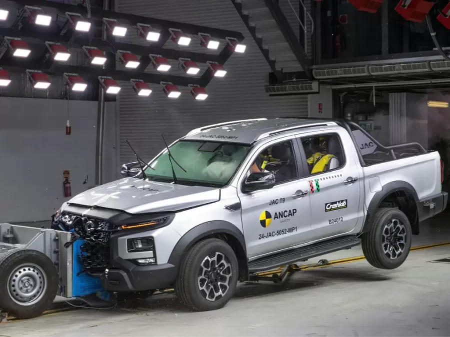 A picape JAC Hunter, recém-lançada no Brasil, conquistou 5 estrelas nos testes de segurança do ANCAP, Austrália. Esse resultado coloca o modelo em destaque no mercado automotivo.