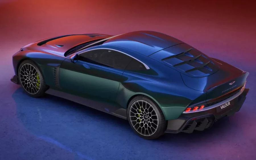 O Aston Martin Valour foi criado para celebrar os 110 anos da marca, trazendo um motor V12 e câmbio manual. Ele oferece uma experiência de direção única, em um mercado dominado por automáticos.