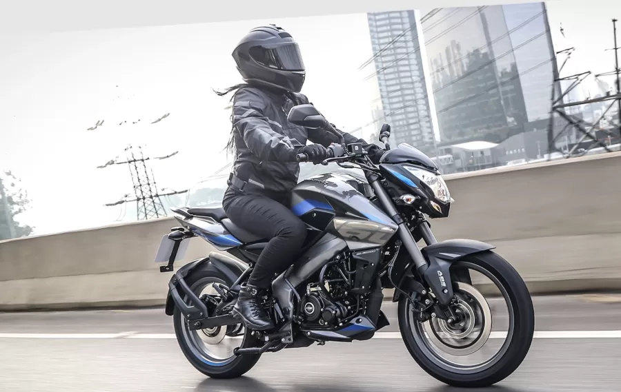 A Bajaj apresentou a nova geração da Dominar 160 2025 no Brasil. Com foco em tecnologia e segurança, o modelo promete atender às necessidades dos motociclistas urbanos, com preço sugerido de R$ 16.900.