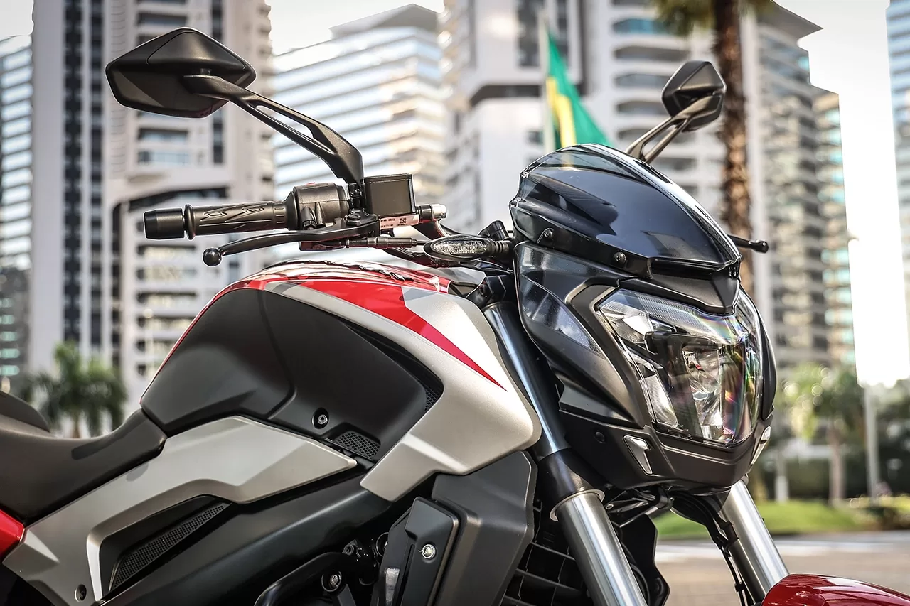 Bajaj Dominar 250: ficha técnica, preço e desempenho da moto