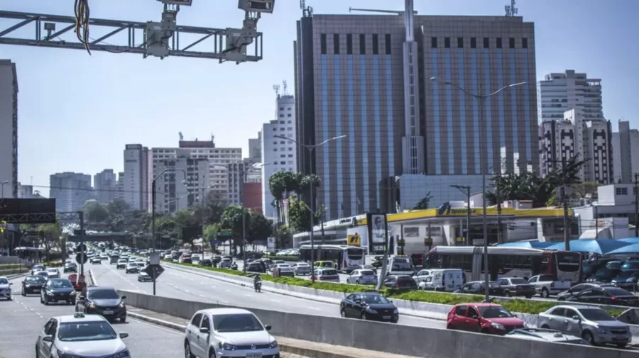 Radares são líderes em emissão de multas de trânsito em São Paulo