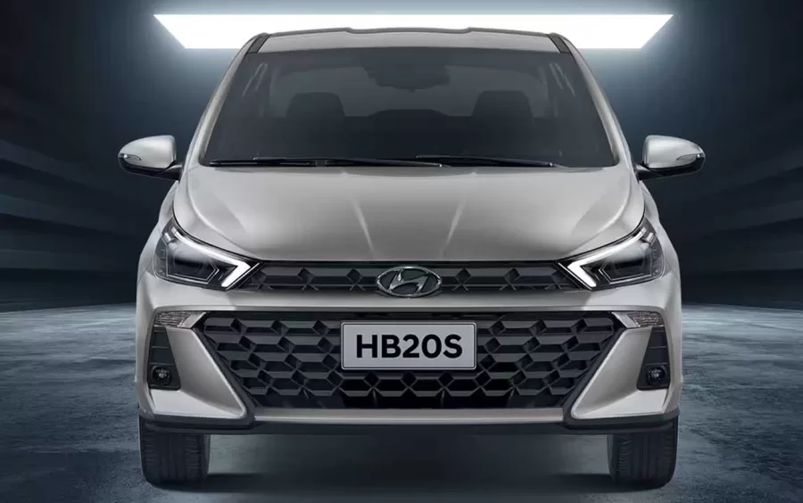 O Hyundai HB20 Turbo, com motor 1.0 Kappa de 120 cv, acelera de 0 a 100 km/h em 10,7 segundos, combinando potência e eficiência em um design compacto.