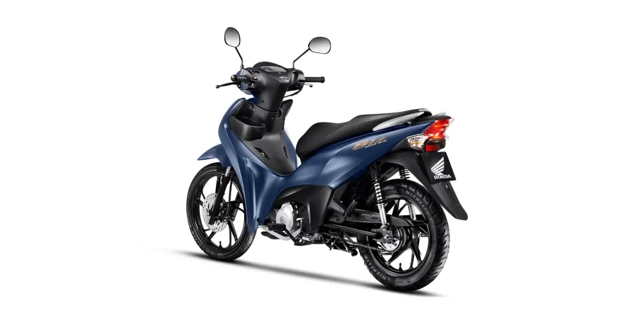 O motor flex da Biz 125 entrega 9,53 cv de potência e 10,1 N.m de torque. Isso garante bom desempenho tanto em trajetos urbanos quanto em pequenas viagens, com foco na economia de combustível.