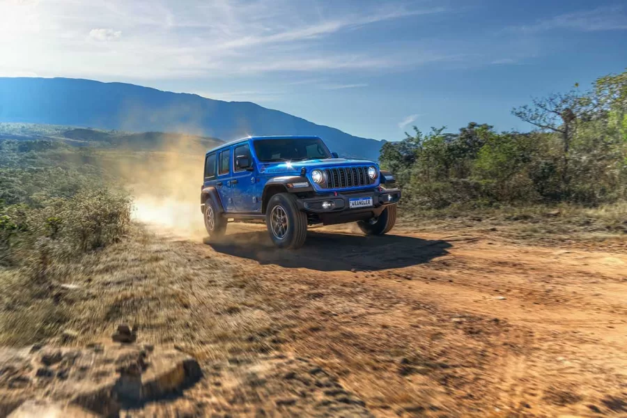 Jeep lançou no Brasil as versões Rubicon dos modelos Wrangler e Gladiator 2025, focadas em desempenho off-road, com design renovado, tecnologias avançadas e capacidades aprimoradas.