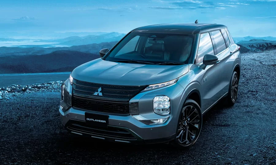 O Mitsubishi Outlander híbrido plug-in, ausente do Brasil desde 2022, será reestilizado. O modelo será lançado no mercado japonês no outono, com foco em design e tecnologia.