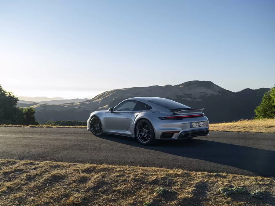 Novo Porsche 911 Turbo celebra 50 anos com edição especial limitada