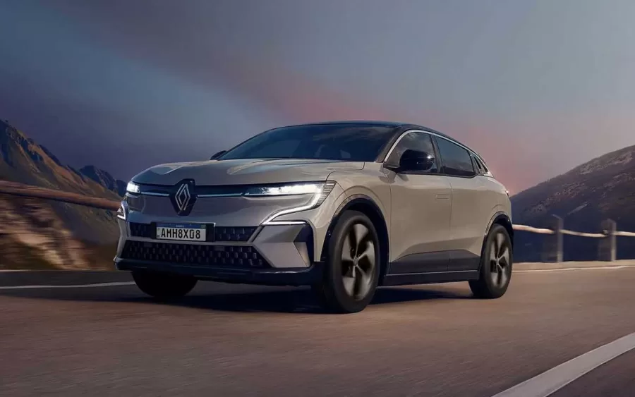 O Renault Megane E-Tech foi eleito a melhor compra na categoria de carros elétricos até R$ 500 mil pela revista Quatro Rodas, destacando-se por seu desempenho e inovação tecnológica.