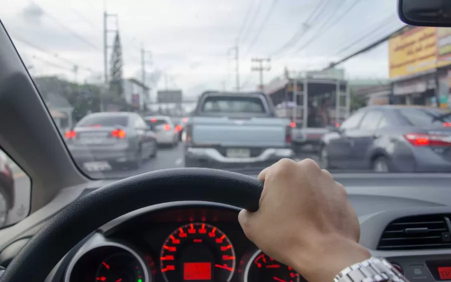 Com a criação da Central Estadual de Condutores, o Detran-SP reduziu drasticamente o tempo de espera para a nacionalização de habilitação estrangeira, que agora leva apenas dois dias para ser concluída, com a ajuda de um sistema digital.