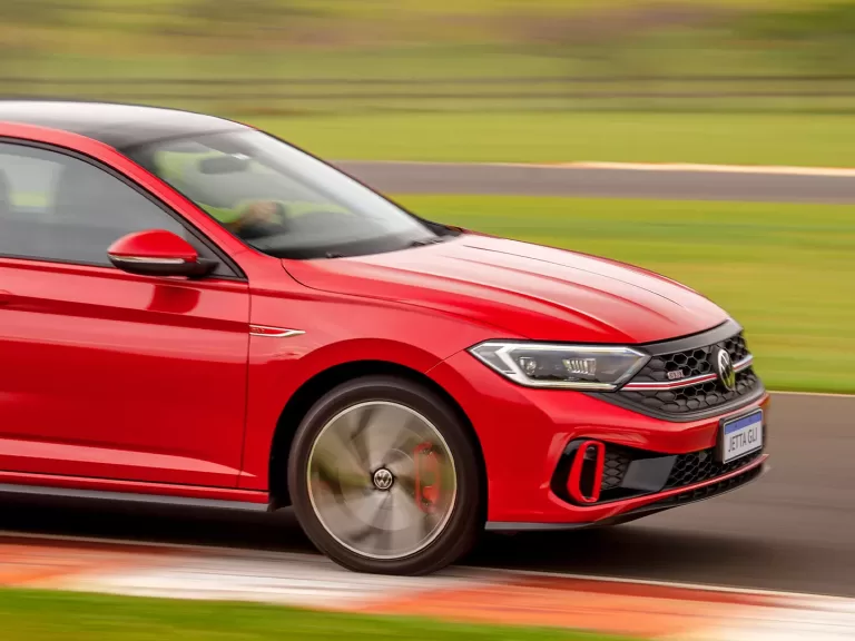 Ficha técnica Volkswagen Jetta GLi 2.0 TSi 2024: preço, desempenho e consumo do sedan