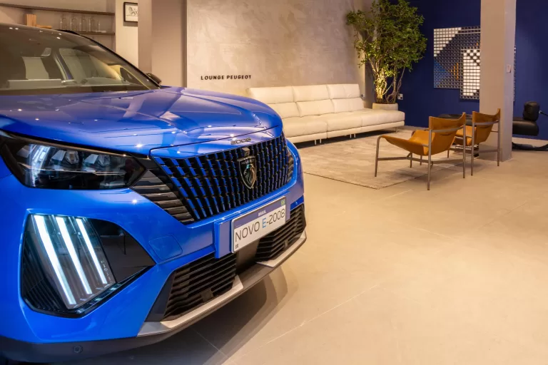 O que une carros e casas? Veja como a Peugeot destaca isso na CasaCor