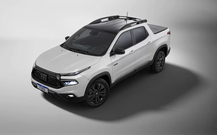 A Fiat Toro Tributo 125, versão especial da linha Volcano, se destaca pela tecnologia e design exclusivo. Oferece conforto e segurança, com foco em inovações que facilitam a condução do dia a dia.