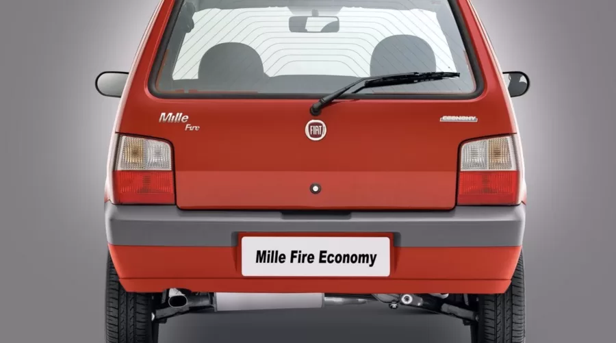 O Fiat Uno Mille Economy 2013 oferece limpador, desembaçador traseiro e travamento central opcional, além de ar-condicionado e rádio como opcionais.