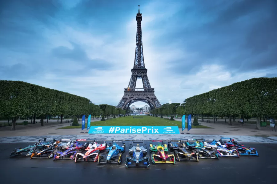 Carros da categoria um dia antes de competirem no ePrix de Paris, também em 2017 (ABT)