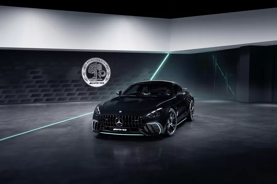 A Mercedes-Benz lançou o GT 63 Pro 4Matic+ Motorsport Collectors Edition, edição limitada a 200 unidades, celebrando sua parceria com a equipe AMG Petronas na Fórmula 1. O modelo é voltado para colecionadores.