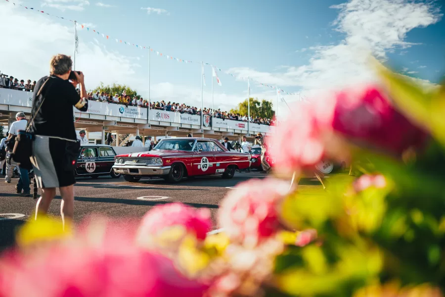 O Goodwood Revival 2024 foi simplesmente épico. O evento, que encerrou a temporada de automobilismo, reuniu lendas das pistas e mostrou que o futuro do automobilismo clássico é sustentável.