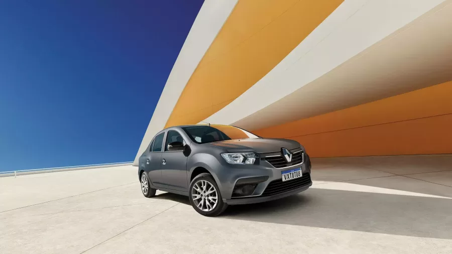 Renault Logan: Este modelo com motor 1.0 flex atinge 14,4 km/l na estrada e 9,8 km/l na cidade com gasolina, sendo uma escolha econômica para quem faz trajetos mistos.