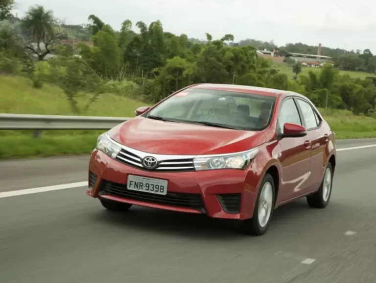 Guia de Usados: Vale a pena comprar um Toyota Corolla GLi 1.8 Automático 2015 sedan usado?