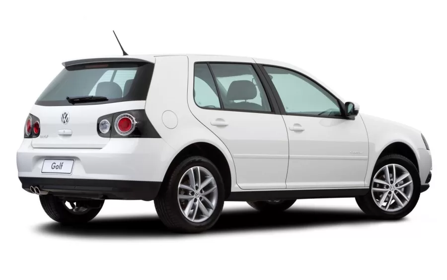 O consumo urbano alcança 9,4 km/l na gasolina e até 12,1 km/l em rodovia, garantindo autonomia superior a 600 km em condições ideais.