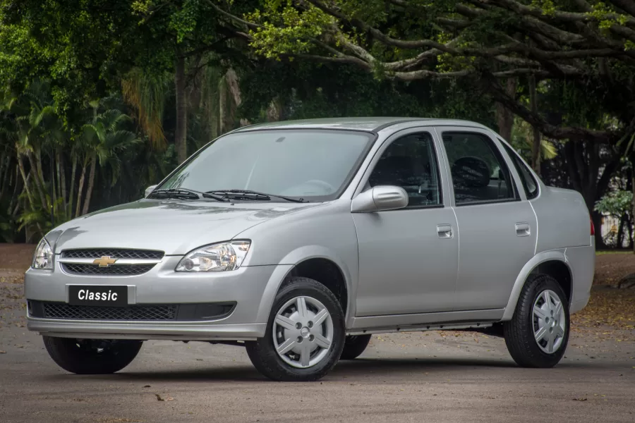 Chevrolet Classic: entenda por que o sedan do Corsa continua popular entre os usados