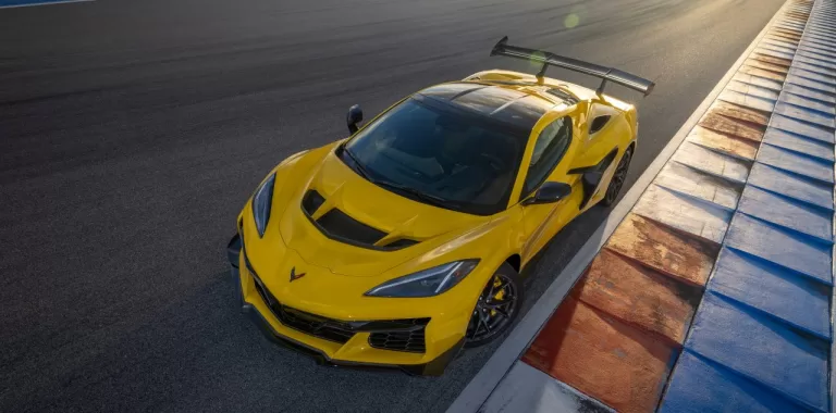 Novo Chevrolet Corvette ZR1: O superesportivo que desafia a gravidade com turbinas da NASA