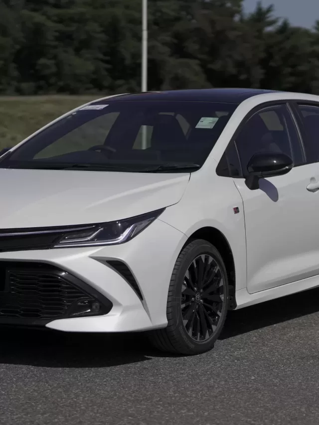 Toyota Corolla mantém liderança entre os sedans médios