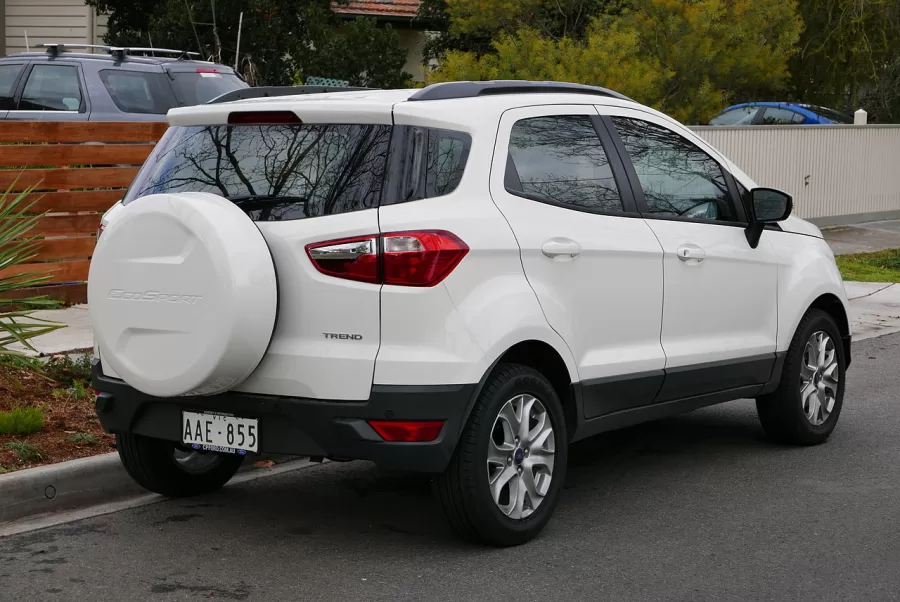 Em 2012, a segunda geração do EcoSport chegou com um design atualizado e a plataforma global "B2". O modelo também introduziu novos motores e câmbio, como o PowerShift de seis marchas.