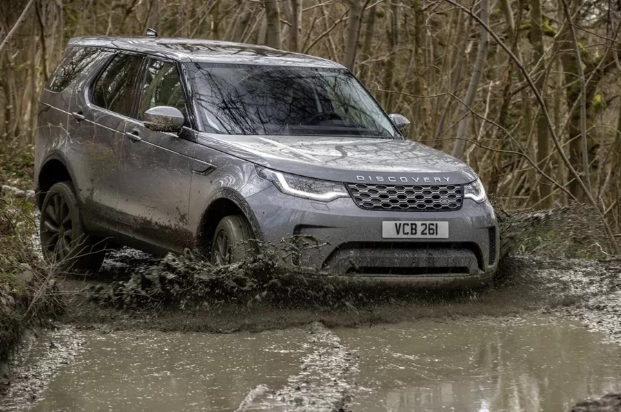 Land Rover Discovery 2025 ganha novo motor e versões no Brasil; veja ficha técnica e preços