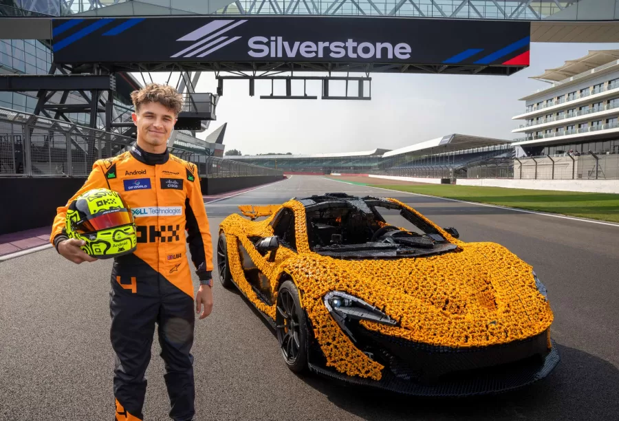 Lego e McLaren se uniram para criar uma réplica funcional do McLaren P1, feita com 342.817 peças de Lego Technic. O carro foi pilotado por Lando Norris no circuito de Silverstone, marcando um feito inovador.