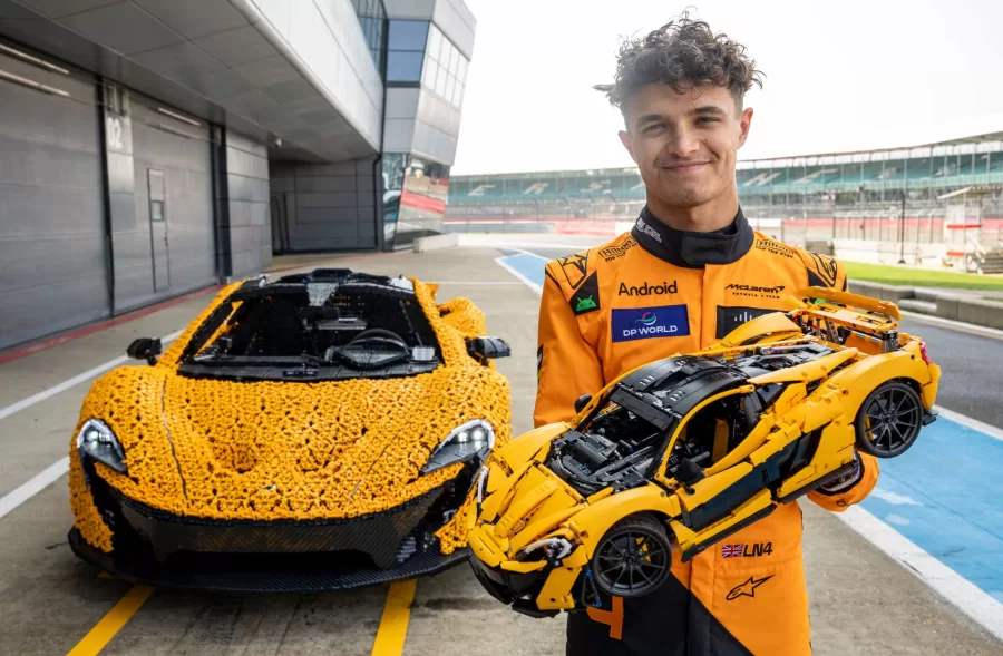 A réplica do McLaren P1 foi desenvolvida por 23 especialistas, que dedicaram 8.344 horas para concluir o projeto. O carro é totalmente funcional, movido por motores feitos com peças de Lego Technic.