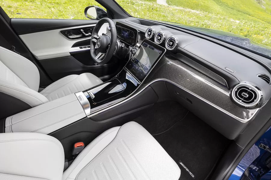 Interior do Mercedes-Benz GLC 300 de 4MATIC Coupé