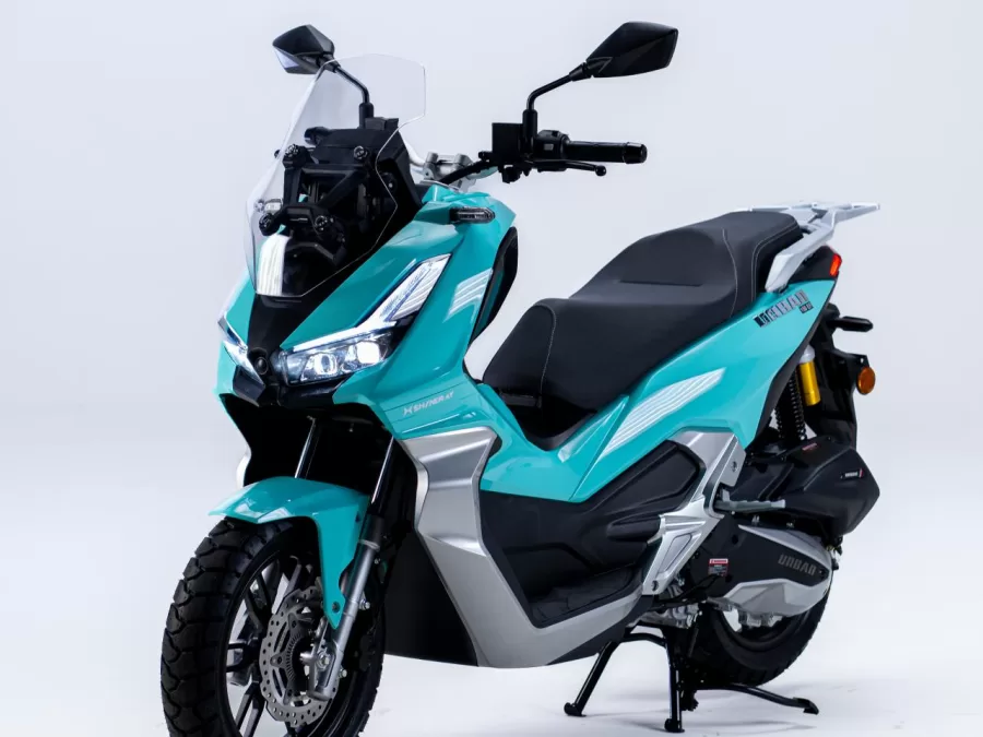 O Shineray Urban 150 EFI surge como alternativa ao Honda ADV 150, oferecendo design robusto e tecnologia, mas com preço mais acessível. O modelo busca espaço no competitivo mercado de scooters no Brasil.