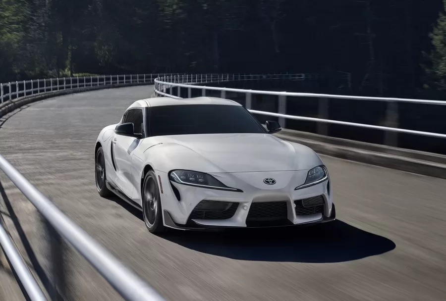 O Toyota Supra e o BMW X3, embora compartilhem o motor B58, são veículos projetados para públicos diferentes. O Supra foca no desempenho esportivo, enquanto o X3 é voltado para o conforto e versatilidade.