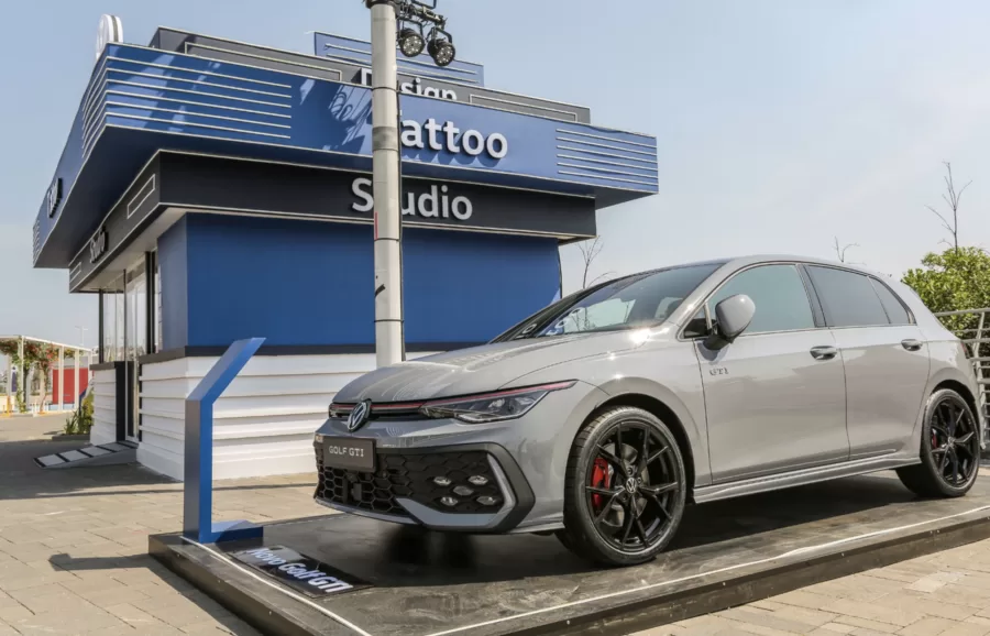 O Volkswagen Golf GTI retornará ao Brasil em 2025 após uma ausência de anos. A oitava geração do modelo, conhecida como MK 8,5, será lançada com motor atualizado e diversas inovações tecnológicas.