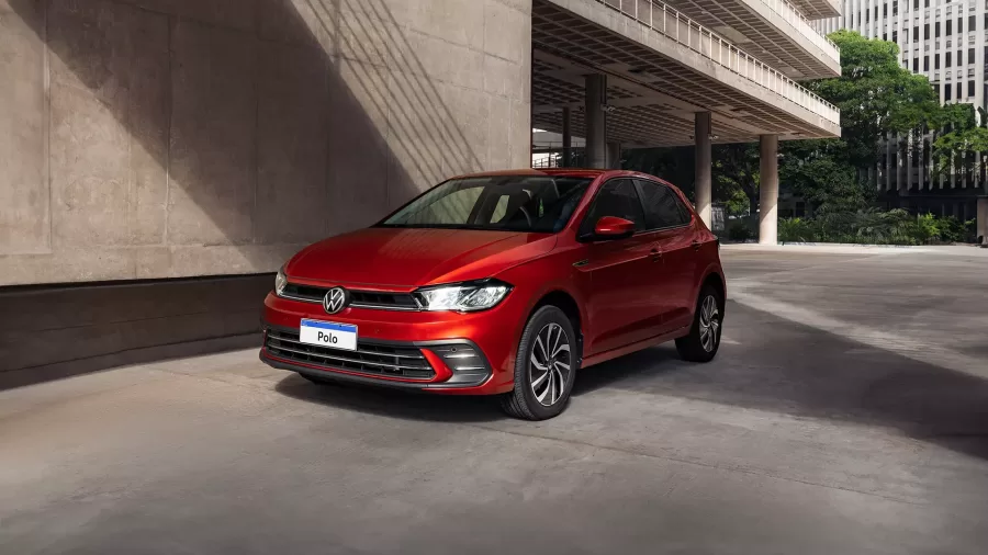 O VW Polo liderou as vendas de automóveis em agosto de 2024, com 14.274 unidades emplacadas. Em segundo lugar, o GM Onix registrou 9.018 unidades, seguido pelo Fiat Argo, que alcançou 7.768 vendas no mês.