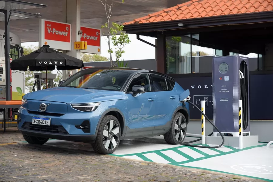 Com 58 eletropostos de carga rápida da Volvo Car Brasil espalhados pelas estradas, agora é possível viajar de Pelotas (RS) até Ilhéus (BA) em um carro elétrico