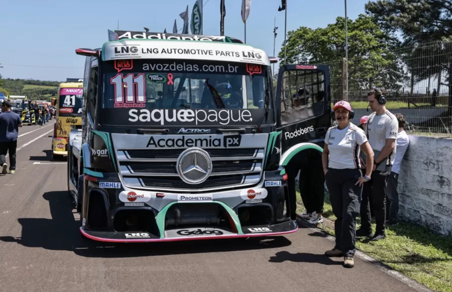 A piloto da ASG Motorsport acumula 227 pontos no campeonato, com 33 pontos de vantagem sobre o segundo colocado. A consistência nas corridas tem sido essencial para sua liderança.