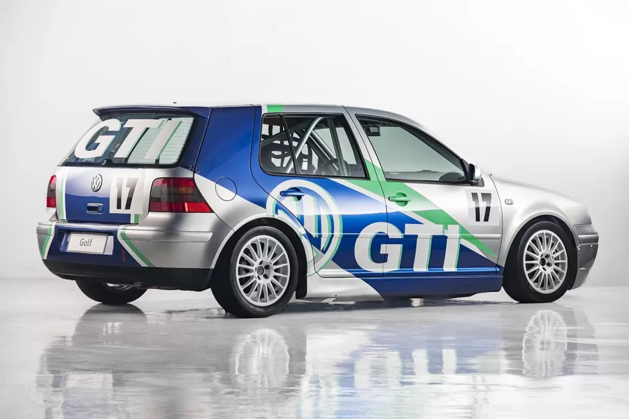 O Golf GTI Competição Mk4, criado em 1999 pela Volkswagen, foi um projeto voltado para competições internas, com suspensão ajustada e segurança seguindo normas da FIA.