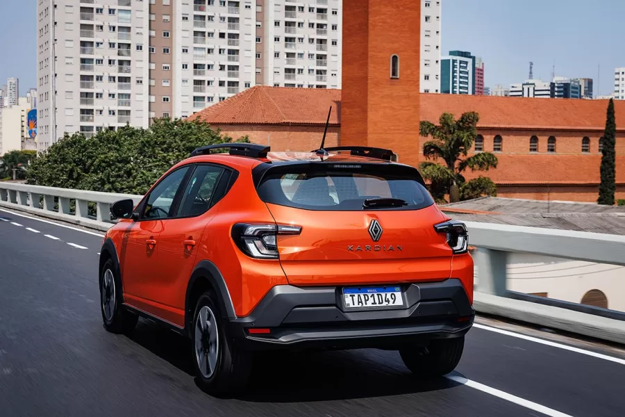 O SUV compacto já soma mais de 5.800 unidades emplacadas no primeiro trimestre de 2025, integrando o top 10 da categoria e ocupando a 14ª posição geral entre os SUVs no Brasil.