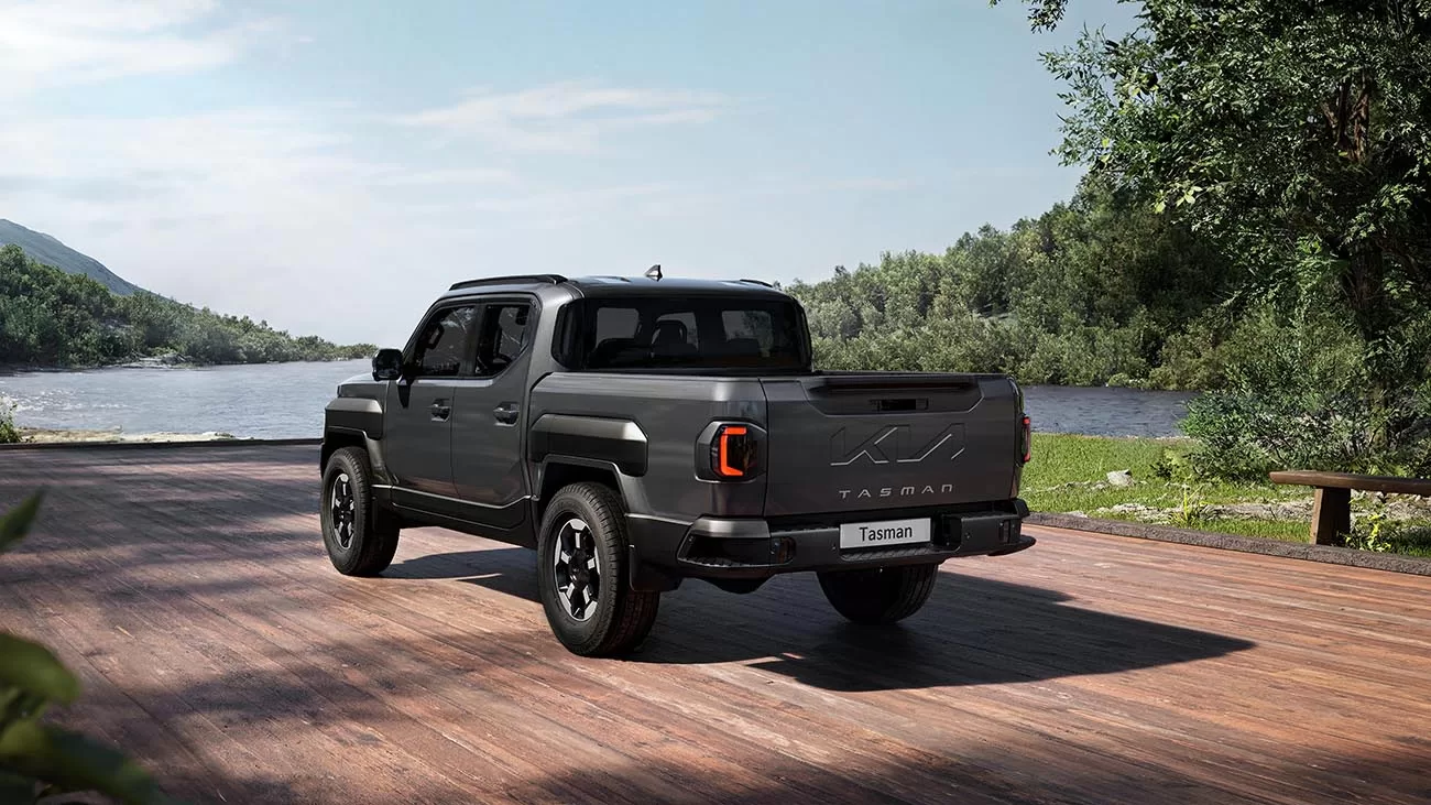 A Tasman não nasceu de um SUV adaptado, pois a Kia desenvolveu uma picape do zero, com chassi separado da carroceria e suspensão preparada para transportar carga e enfrentar terrenos difíceis.