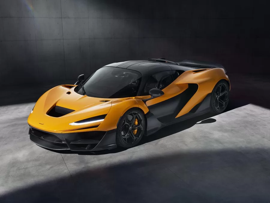 O sistema híbrido da McLaren W1 é composto por um motor V8 biturbo de 4.0 litros e um módulo elétrico que adiciona 342 cv. Juntos, eles impulsionam o carro de 0 a 100 km/h em apenas 2,7 segundos.