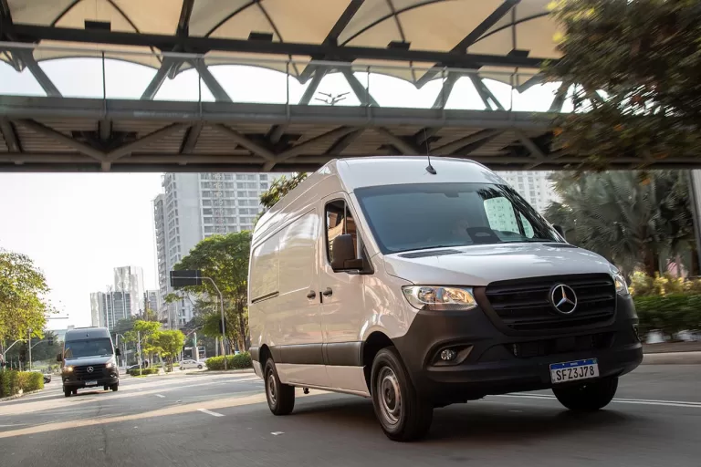 Mercedes-Benz lança linha Sprinter 2025 atualizada com novos equipamentos no Brasil